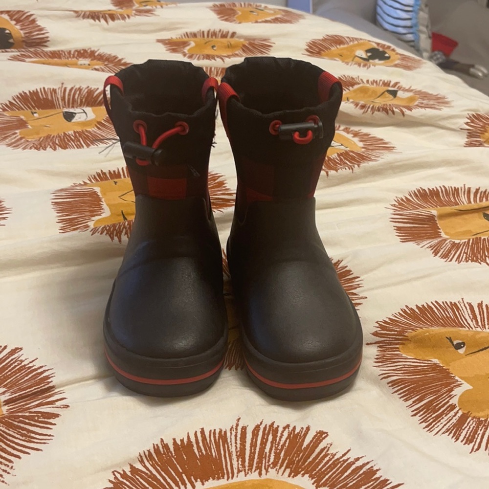 Snow boots. Red and black check. Toddler size 8
